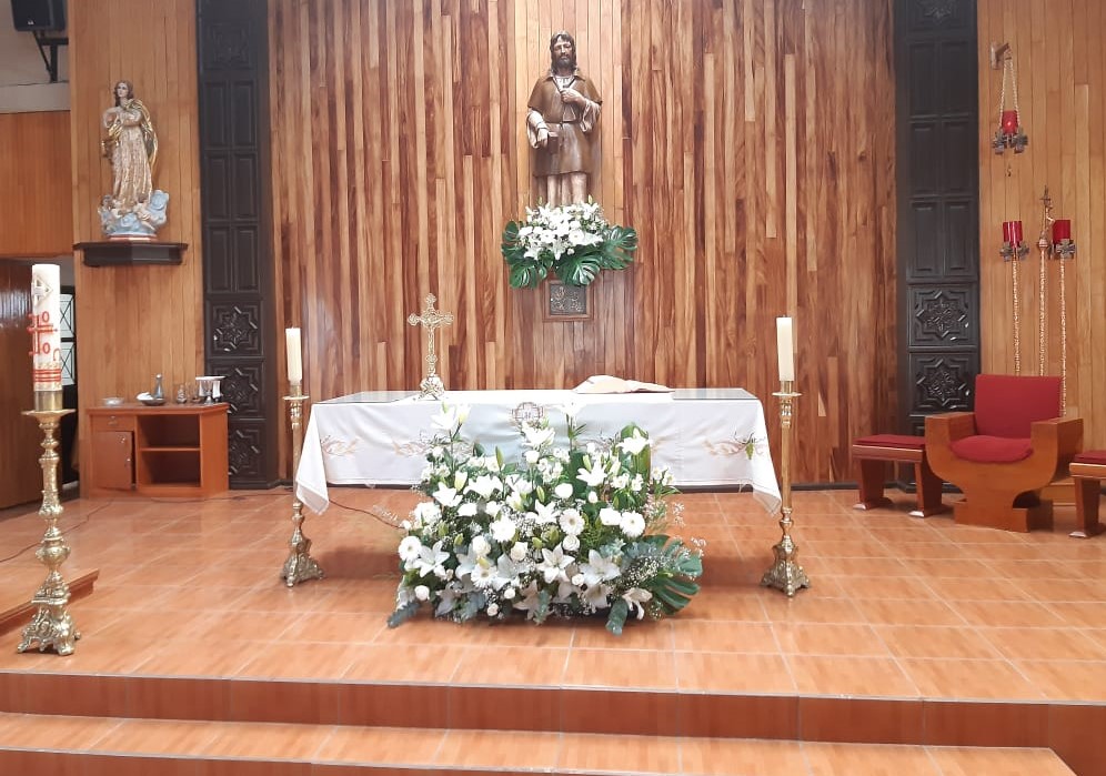 flores para altar de iglesia – Floreria Laura