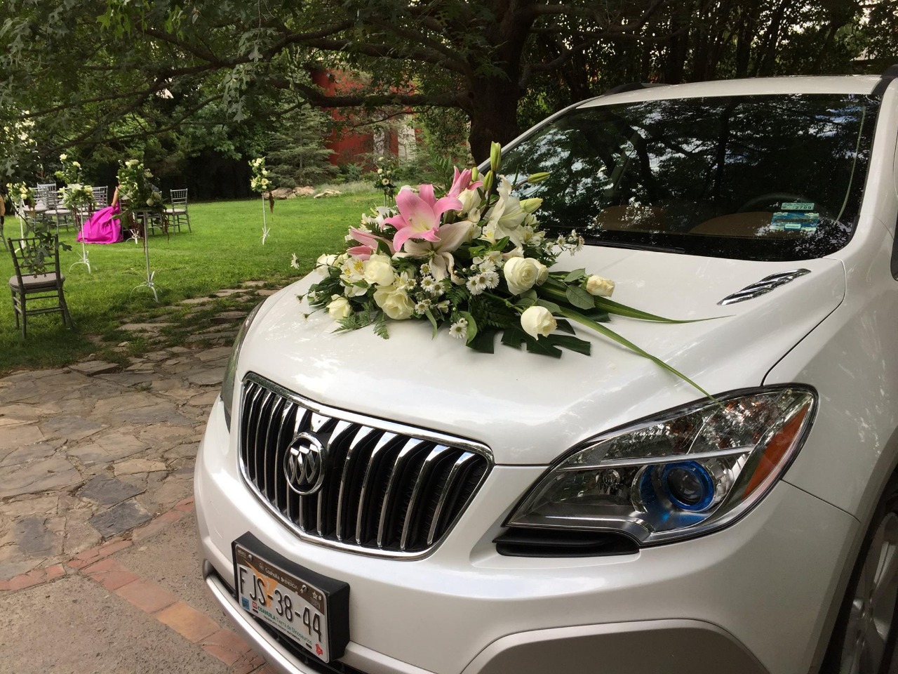 Arreglo de carro para boda – Floreria Laura