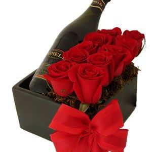 botella y rosas.jpg