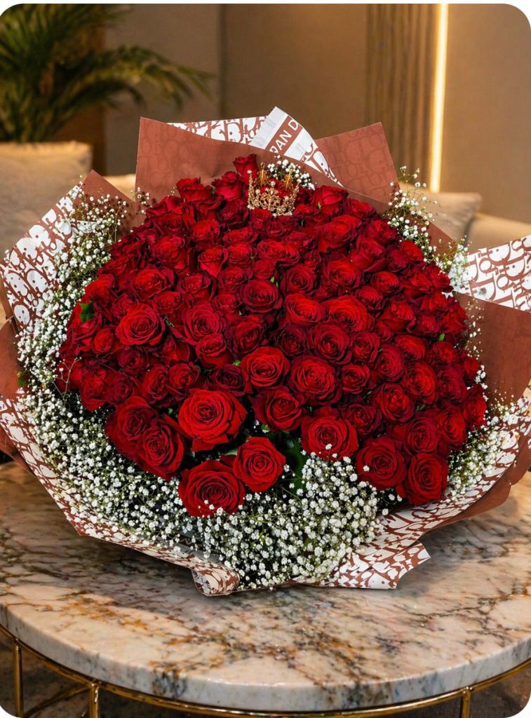 ramo dior 100 rosas rojas.jpg