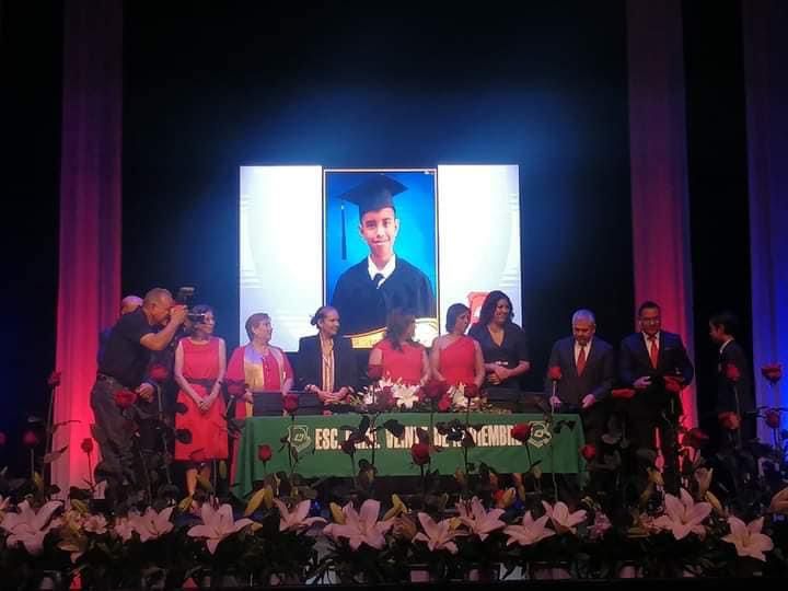 graduacion teatro de la ciudad presidiumb copia.jpeg graduacion teatro de la ciudad presidiumb copia.jpeg